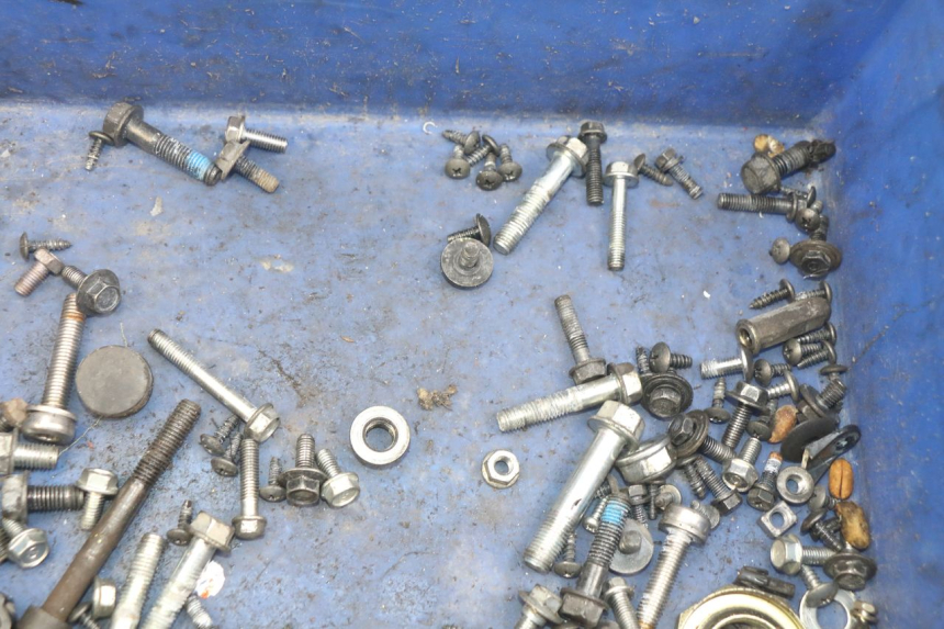 photo de BOLSA DE TORNILLERÍA TORNILLO KYMCO AGILITY 16+ 4T 50 (2018 - 2023) - Otra perspectiva