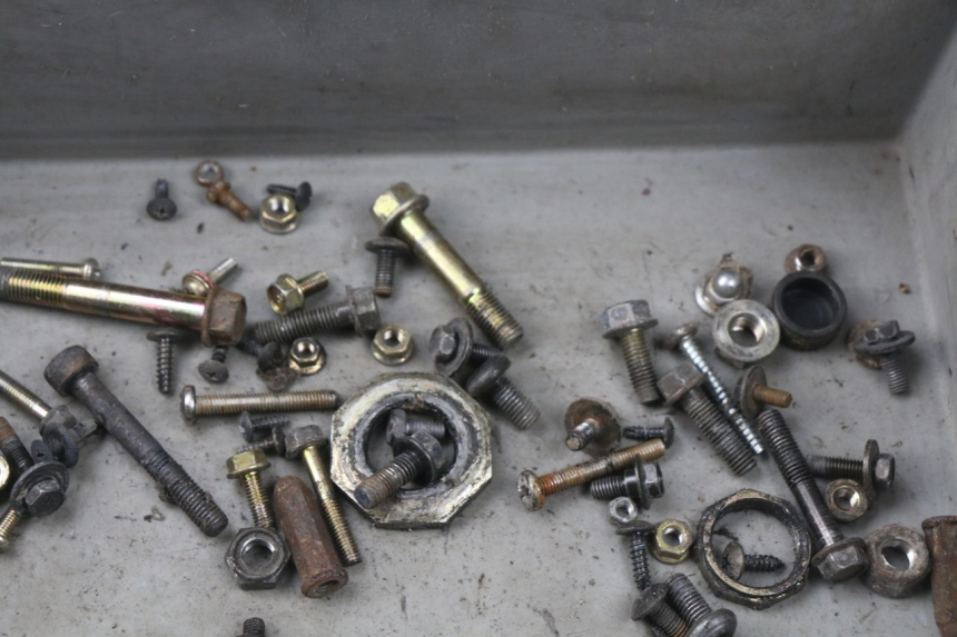 photo de BOLSA DE TORNILLERÍA TORNILLO KYMCO AGILITY 4T 50 (2005 - 2018) - Otra perspectiva