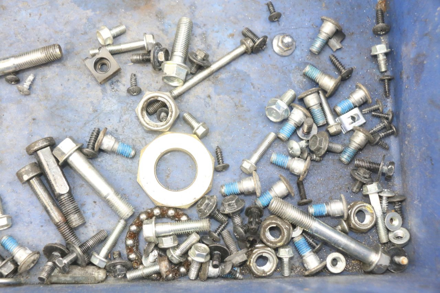 photo de BOLSA DE TORNILLERÍA TORNILLO KYMCO AGILITY 4T 50 (2018 - 2022) - Zoom estado de uso