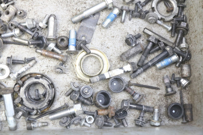 photo de BOLSA DE TORNILLERÍA TORNILLO KYMCO AGILITY 4T 50 (2018 - 2022) - Otra perspectiva