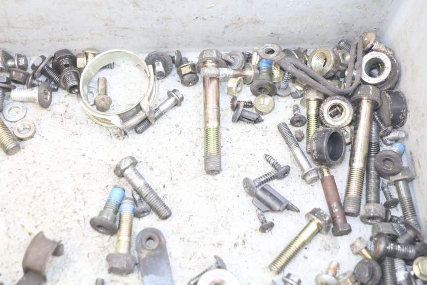 photo de BOLSA DE TORNILLERÍA TORNILLO KYMCO AGILITY 4T 50 (2005 - 2018) - Otra perspectiva