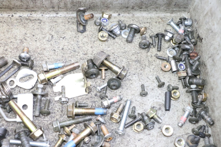 photo de BOLSA DE TORNILLERÍA TORNILLO KYMCO AGILITY 4T 50 (2005 - 2018) - Otra perspectiva