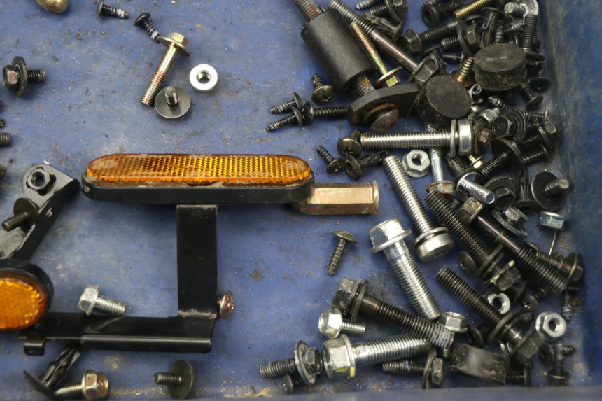 photo de TORNILLOS KYMCO AGILITY CITY 16P 125 (2015 - 2021) - Otra perspectiva