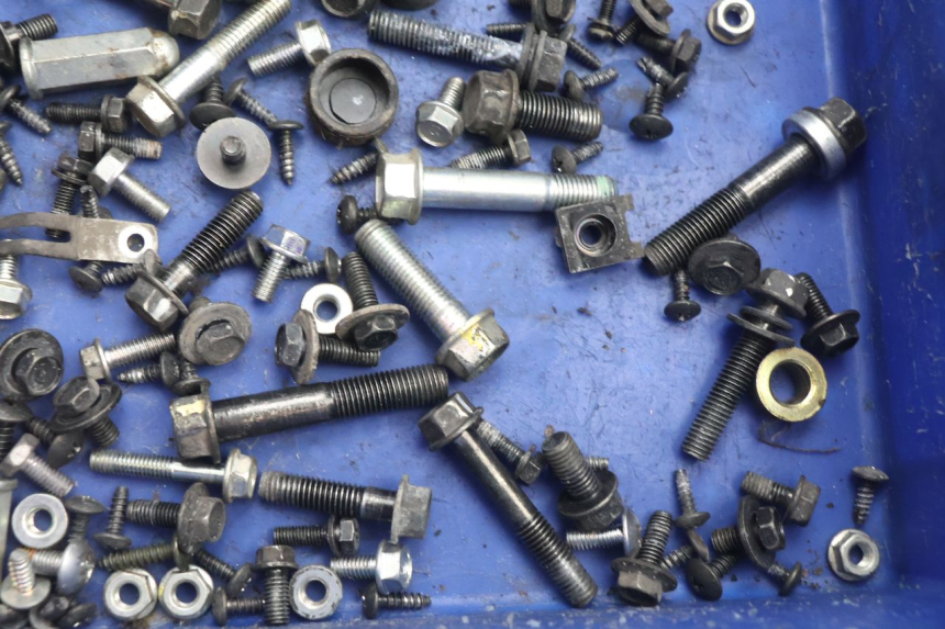 photo de TORNILLOS KYMCO AGILITY CITY 16P 125 (2015 - 2024) - Primer plano técnico