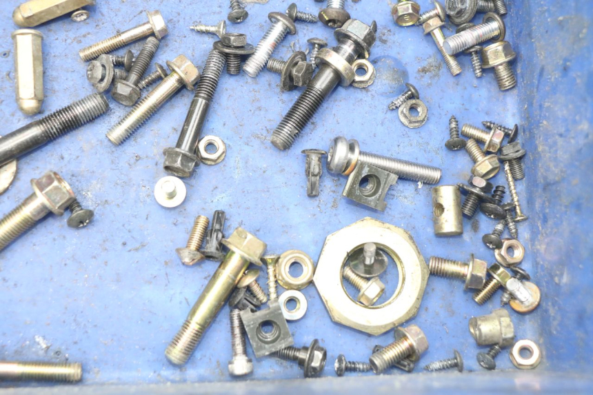 photo de BOLSA DE TORNILLERÍA TORNILLO KYMCO AGILITY CITY 2T 50 (2008 - 2016) - Otra perspectiva