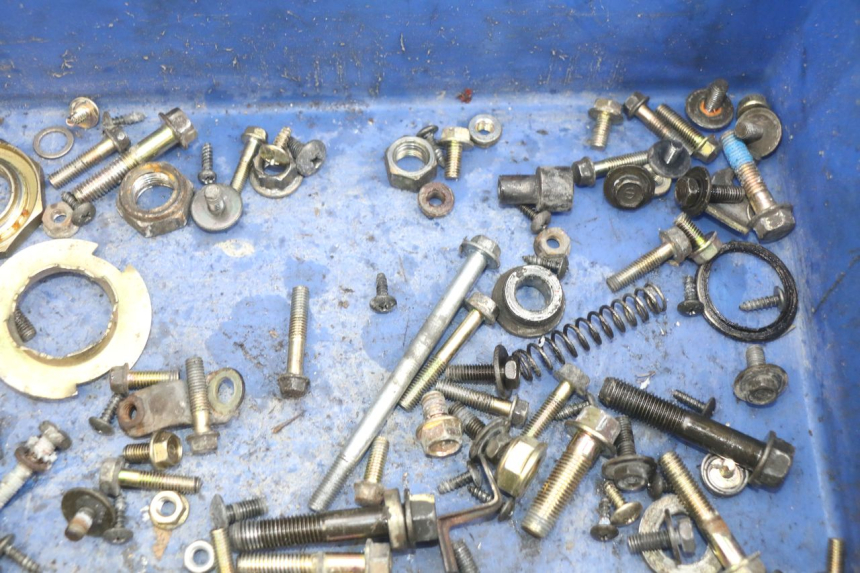 photo de BOLSA DE TORNILLERÍA TORNILLO KYMCO AGILITY NAKED RENOUVO 2T 50 (2011 - 2018) - Otra perspectiva