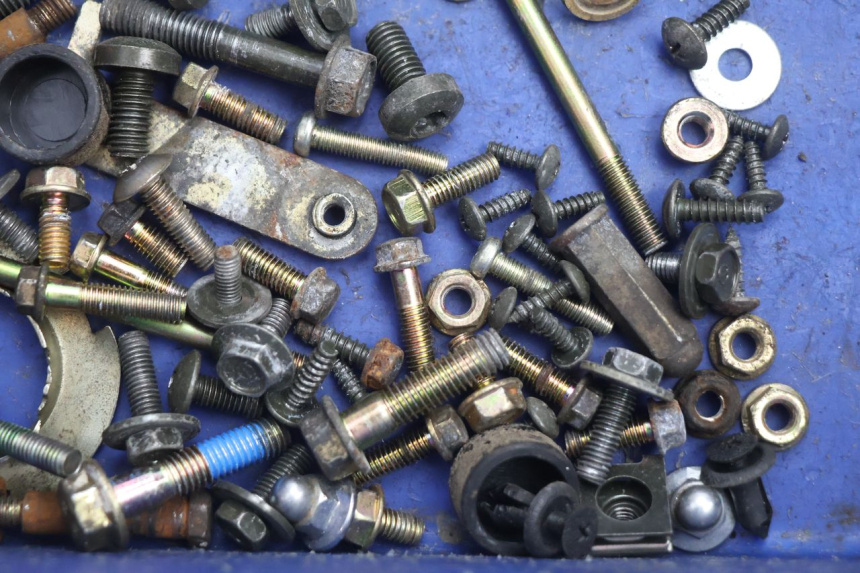 photo de TORNILLOS KYMCO AGILITY PREMIUM 50 (2007 - 2010) - Primer plano técnico