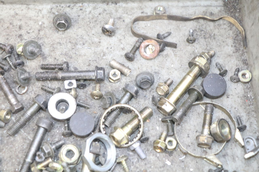 photo de BOLSA DE TORNILLERÍA TORNILLO KYMCO AGILITY RS 4T 50 (2009 - 2013) - Otra perspectiva