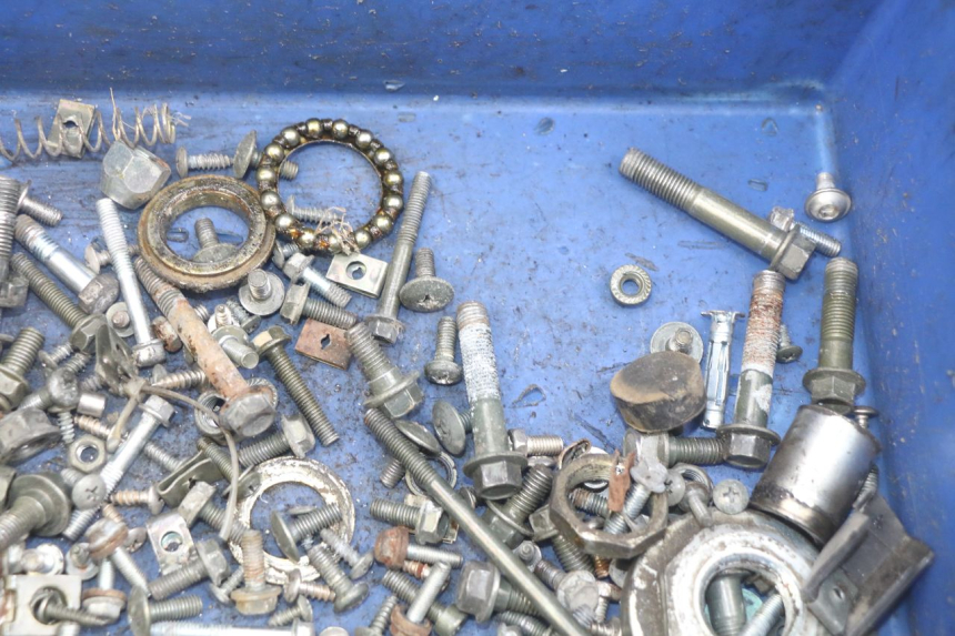 photo de BOLSA DE TORNILLERÍA TORNILLO NECO ALEXONE 125 (2017 - 2024) - Otra perspectiva