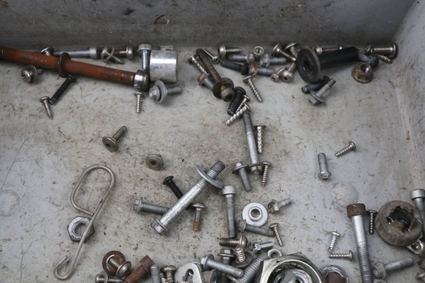 photo de BOLSA DE TORNILLERÍA TORNILLO APRILIA ATLANTIC 125 (2003 - 2009) - Otra perspectiva