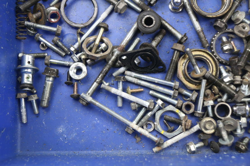 photo de BOLSA DE TORNILLERÍA TORNILLO HONDA BALI EX 100 (1996 - 2000) - Zoom estado de uso