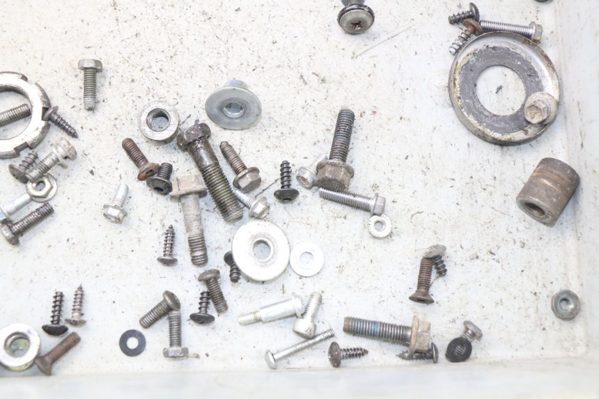 photo de BOLSA DE TORNILLERÍA TORNILLO MBK BOOSTER SPIRIT 50 (2004 - 2017) - Zoom estado de uso