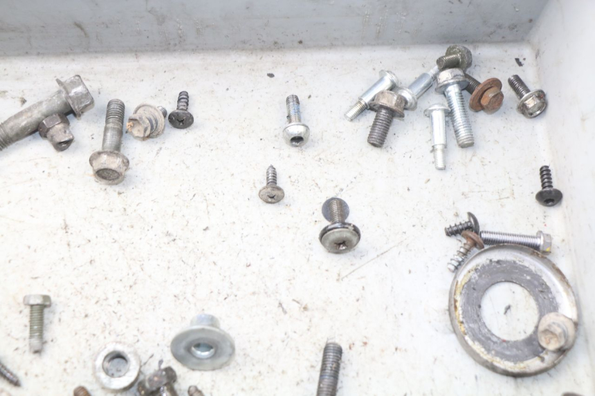 photo de BOLSA DE TORNILLERÍA TORNILLO MBK BOOSTER SPIRIT 50 (2004 - 2017) - Otra perspectiva