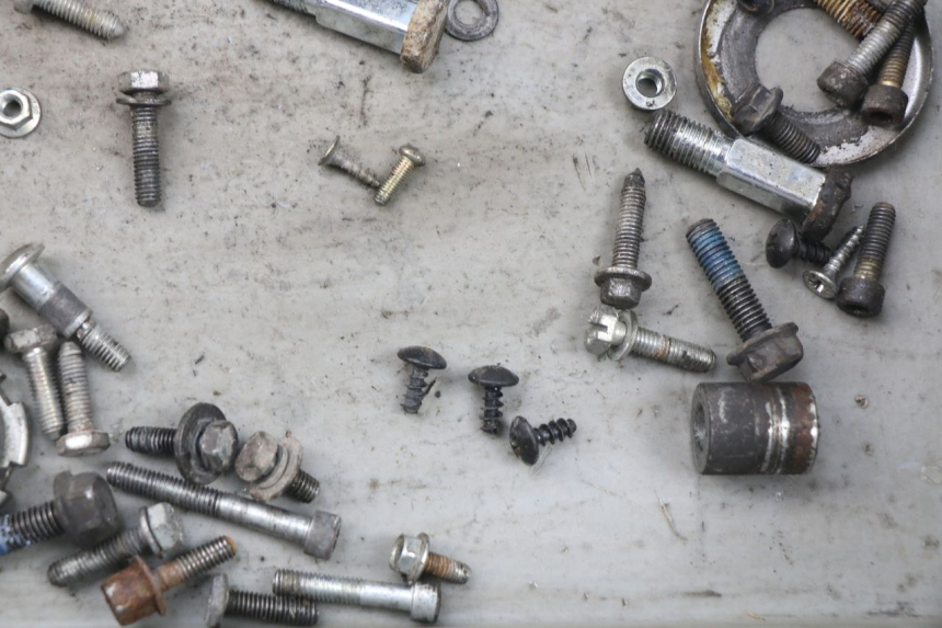 photo de BOLSA DE TORNILLERÍA TORNILLO MBK BOOSTER SPIRIT 50 (2004 - 2017) - Zoom estado de uso