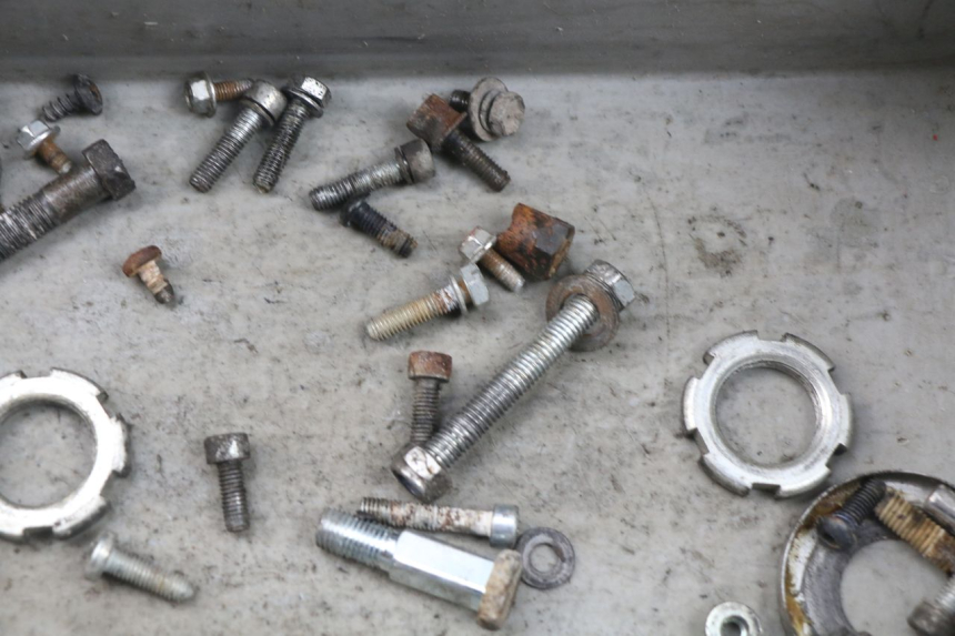 photo de BOLSA DE TORNILLERÍA TORNILLO MBK BOOSTER SPIRIT 50 (2004 - 2017) - Otra perspectiva