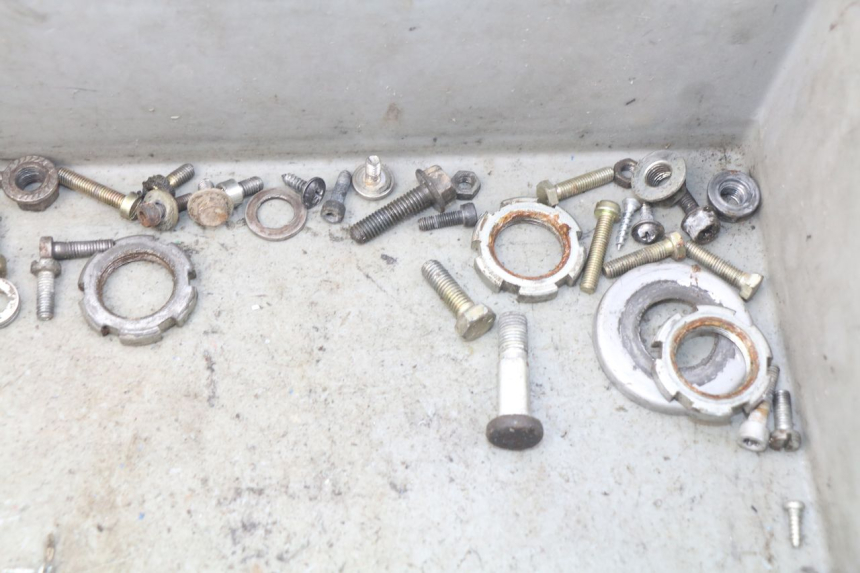 photo de BOLSA DE TORNILLERÍA TORNILLO MBK BOOSTER SPIRIT 50 (2004 - 2017) - Otra perspectiva