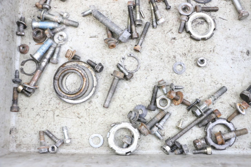 photo de BOLSA DE TORNILLERÍA TORNILLO MBK BOOSTER SPIRIT 50 (2004 - 2017) - Otra perspectiva