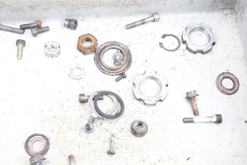 photo de BOLSA DE TORNILLERÍA TORNILLO MBK BOOSTER SPIRIT NAKED 50 (2004 - 2017) - Otra perspectiva