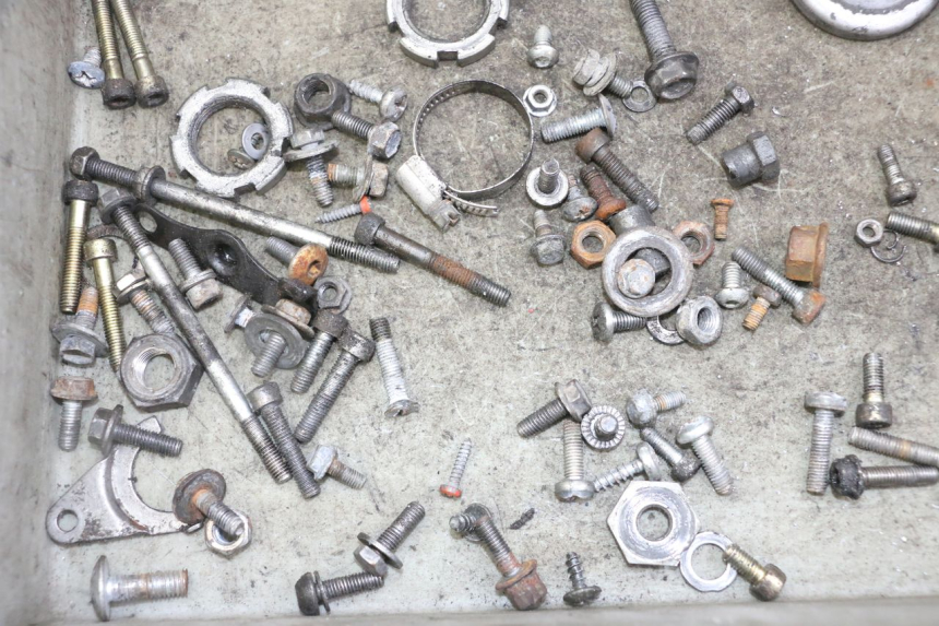 photo de BOLSA DE TORNILLERÍA TORNILLO MBK BOOSTER SPIRIT NAKED 50 (2004 - 2017) - Zoom estado de uso