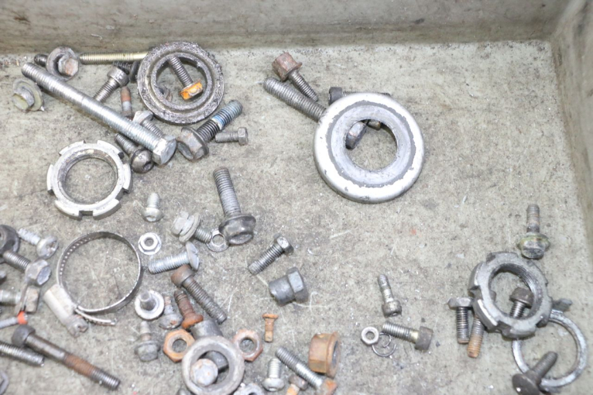 photo de BOLSA DE TORNILLERÍA TORNILLO MBK BOOSTER SPIRIT NAKED 50 (2004 - 2017) - Otra perspectiva