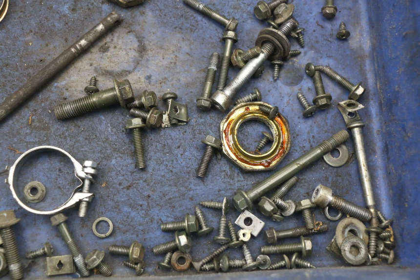 photo de BOLSA DE TORNILLERÍA TORNILLO TNT MOTOR BOSTON 4T 50 (2018 - 2025) - Otra perspectiva