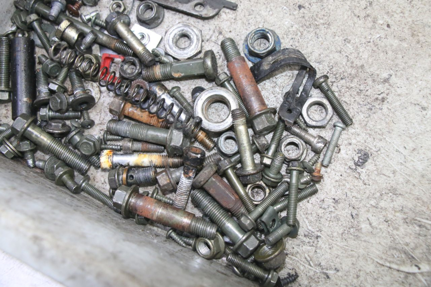 photo de BOLSA DE TORNILLERÍA TORNILLO TNT MOTOR BOSTON 4T 50 (2018 - 2025) - Zoom estado de uso