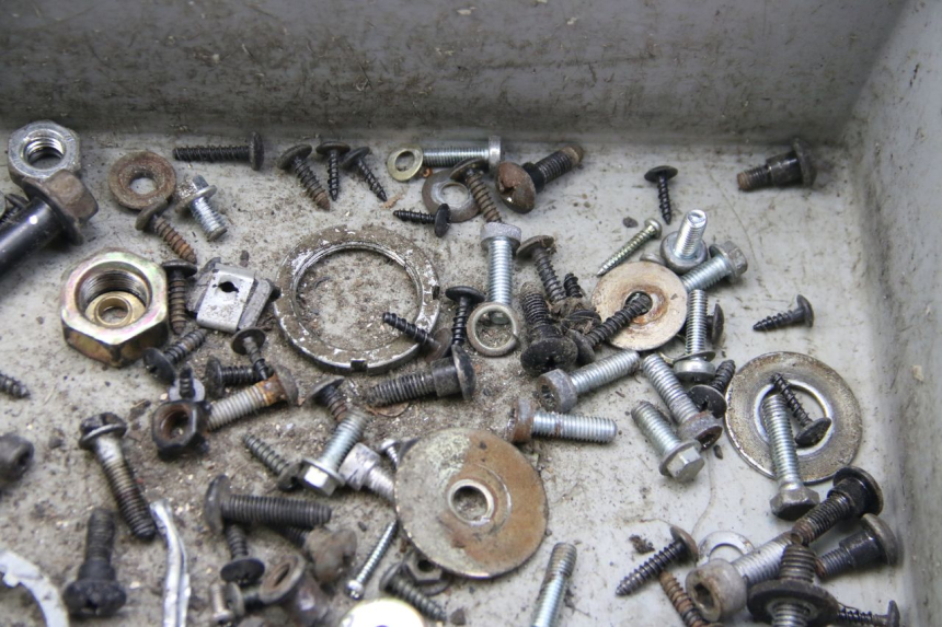 photo de BOLSA DE TORNILLERÍA TORNILLO DERBI BOULEVARD 50 (2009 - 2006) - Primer plano técnico