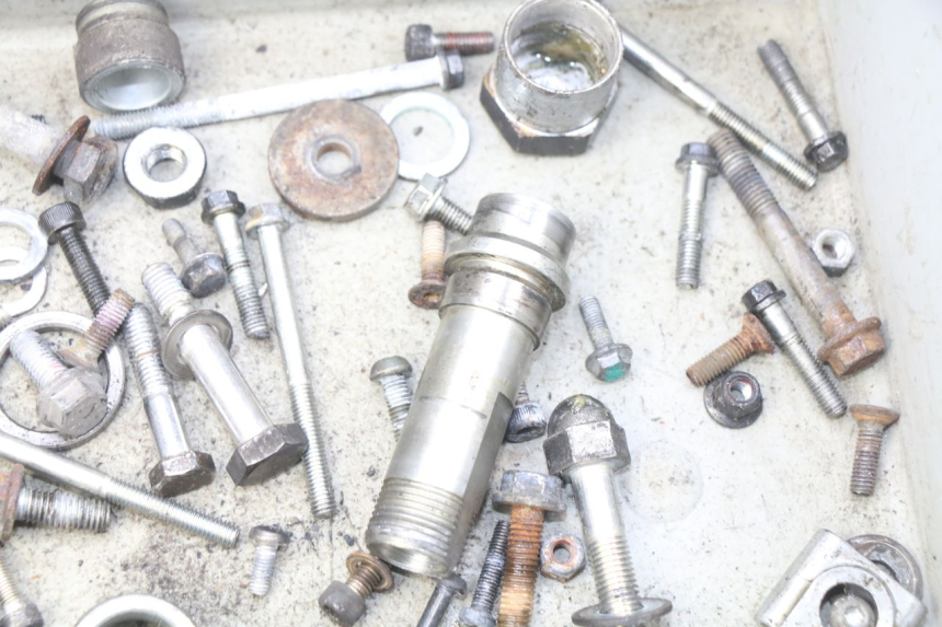 photo de BOLSA DE TORNILLERÍA TORNILLO ROYAL ENFIELD BULLET CLASSIC 500 (2017 - 2020) - Otra perspectiva