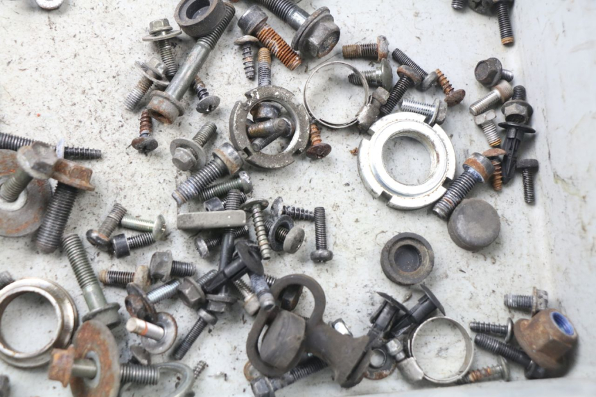 photo de BOLSA DE TORNILLERÍA TORNILLO SUZUKI BURGMAN 125 (2007 - 2014) - Zoom estado de uso