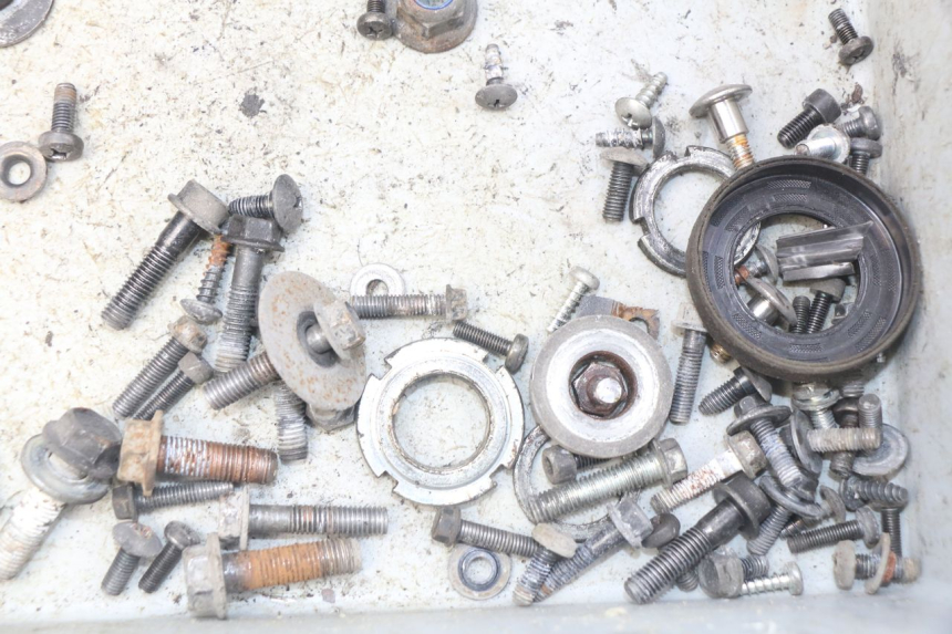 photo de BOLSA DE TORNILLERÍA TORNILLO SUZUKI BURGMAN 125 (2007 - 2014) - Otra perspectiva