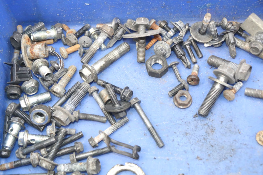 photo de BOLSA DE TORNILLERÍA TORNILLO SUZUKI BURGMAN 125 (2007 - 2014) - Otra perspectiva