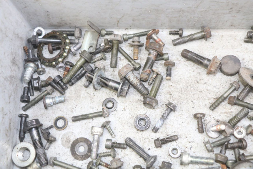 photo de BOLSA DE TORNILLERÍA TORNILLO SUZUKI BURGMAN 125 (2007 - 2014) - Primer plano técnico