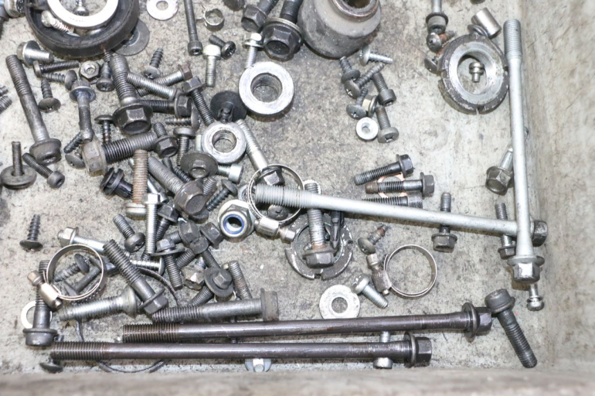 photo de BOLSA DE TORNILLERÍA TORNILLO SUZUKI BURGMAN 125 (2007 - 2014) - Primer plano técnico