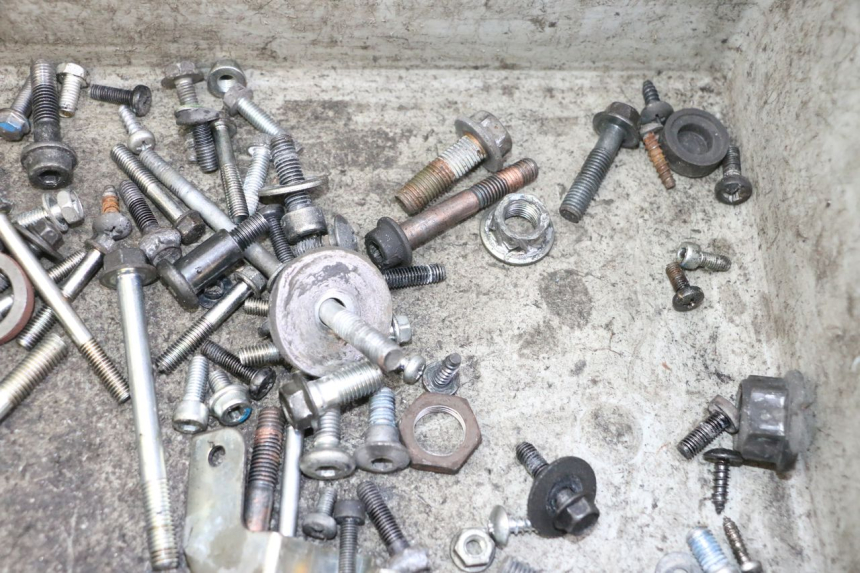 photo de BOLSA DE TORNILLERÍA TORNILLO SUZUKI BURGMAN 125 (2007 - 2014) - Primer plano técnico