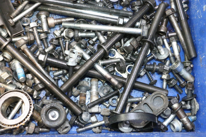 photo de TORNILLOS SUZUKI BURGMAN EXECUTIVE ABS 650 (2006 - 2012) - Primer plano técnico