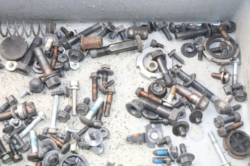 photo de BOLSA DE TORNILLERÍA TORNILLO YAMAHA BW'S BWS 125 (2010 - 2013) - Zoom estado de uso