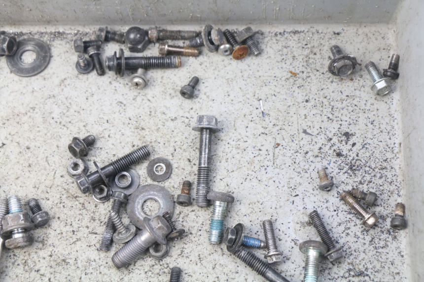 photo de BOLSA DE TORNILLERÍA TORNILLO YAMAHA BW'S BWS 125 (2010 - 2013) - Otra perspectiva