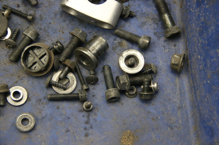 photo de BOLSA DE TORNILLERÍA TORNILLO YAMAHA BW'S BWS 125 (2010 - 2013) - Otra perspectiva