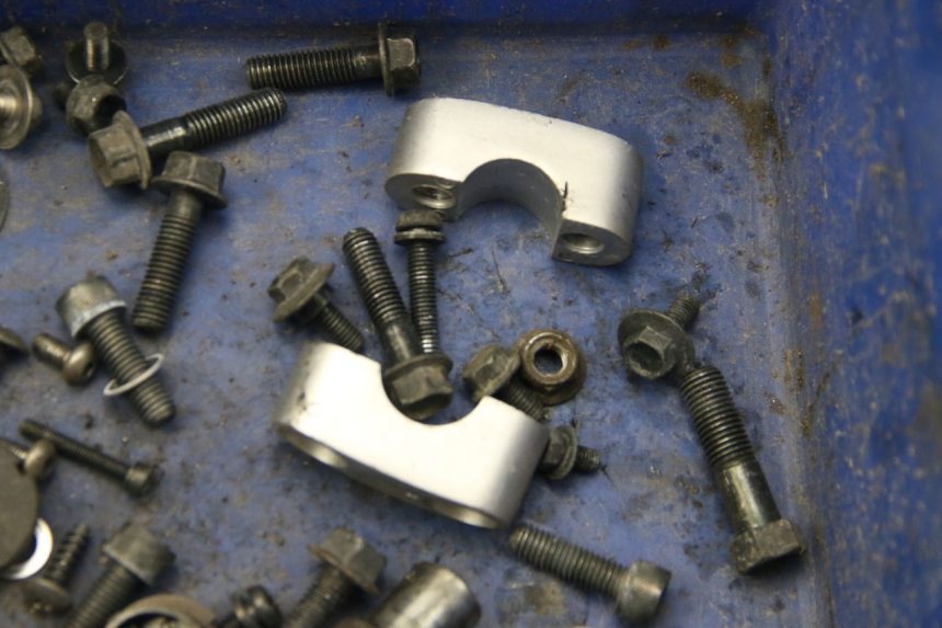 photo de BOLSA DE TORNILLERÍA TORNILLO YAMAHA BW'S BWS 125 (2010 - 2013) - Primer plano técnico