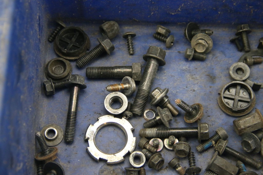 photo de BOLSA DE TORNILLERÍA TORNILLO YAMAHA BW'S BWS 125 (2010 - 2013) - Detalles de los puntos de fijación