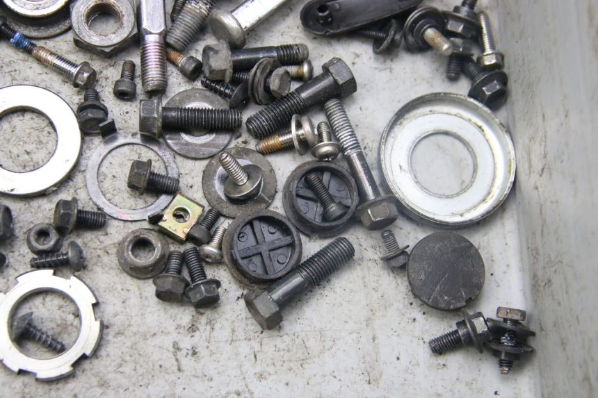 photo de BOLSA DE TORNILLERÍA TORNILLO YAMAHA BW'S BWS 125 (2010 - 2013) - Otra perspectiva