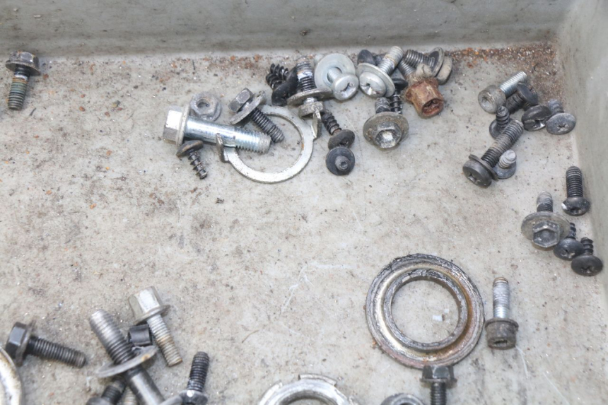 photo de BOLSA DE TORNILLERÍA TORNILLO YAMAHA BW'S EASY 50 (2013 - 2016) - Otra perspectiva