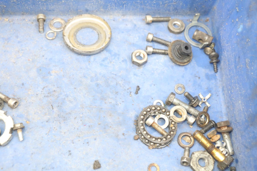 photo de BOLSA DE TORNILLERÍA TORNILLO YAMAHA BW'S EASY 50 (2013 - 2016) - Otra perspectiva