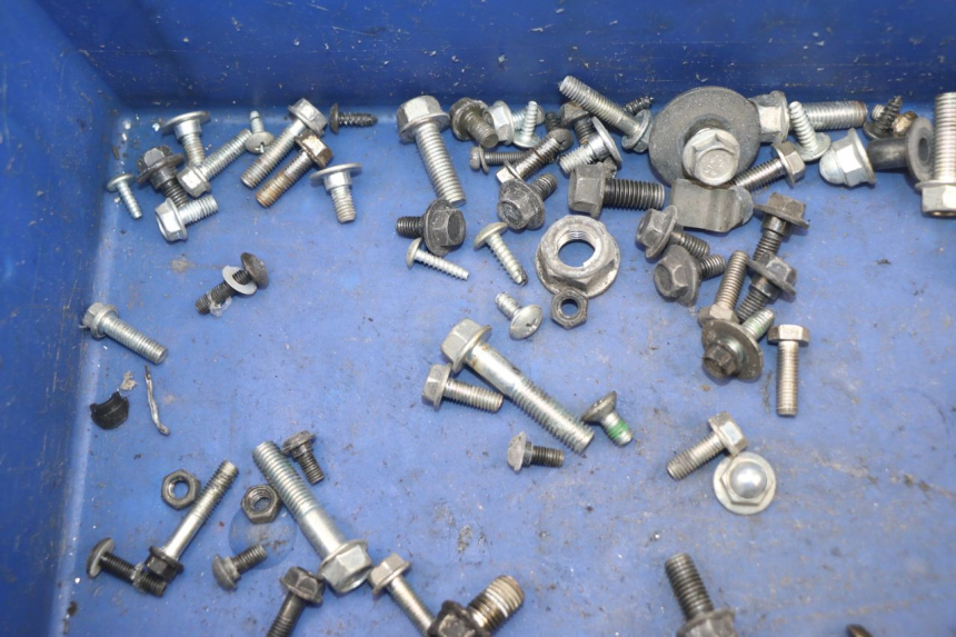 photo de TORNILLOS HONDA CBF 125 (2009 - 2015) - Primer plano técnico