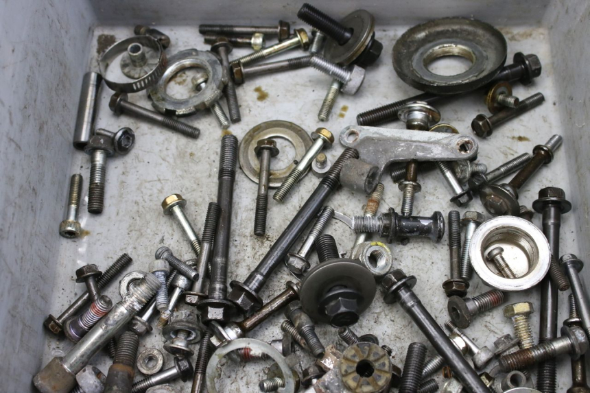 photo de BOLSA DE TORNILLERÍA TORNILLO HONDA CBF 500 (2004 - 2007) - Zoom estado de uso