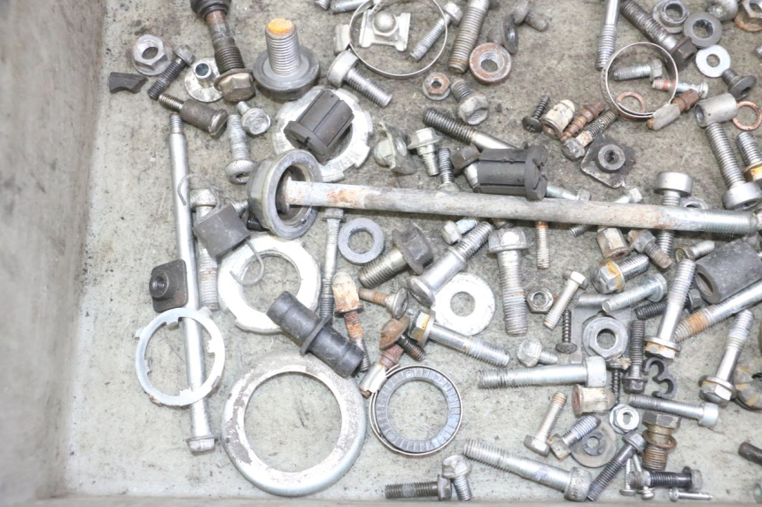 photo de BOLSA DE TORNILLERÍA TORNILLO HONDA CBF 500 (2004 - 2007) - Zoom estado de uso