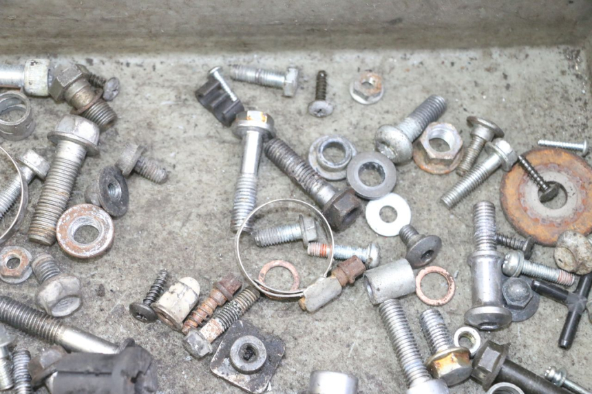 photo de BOLSA DE TORNILLERÍA TORNILLO HONDA CBF 500 (2004 - 2007) - Primer plano técnico