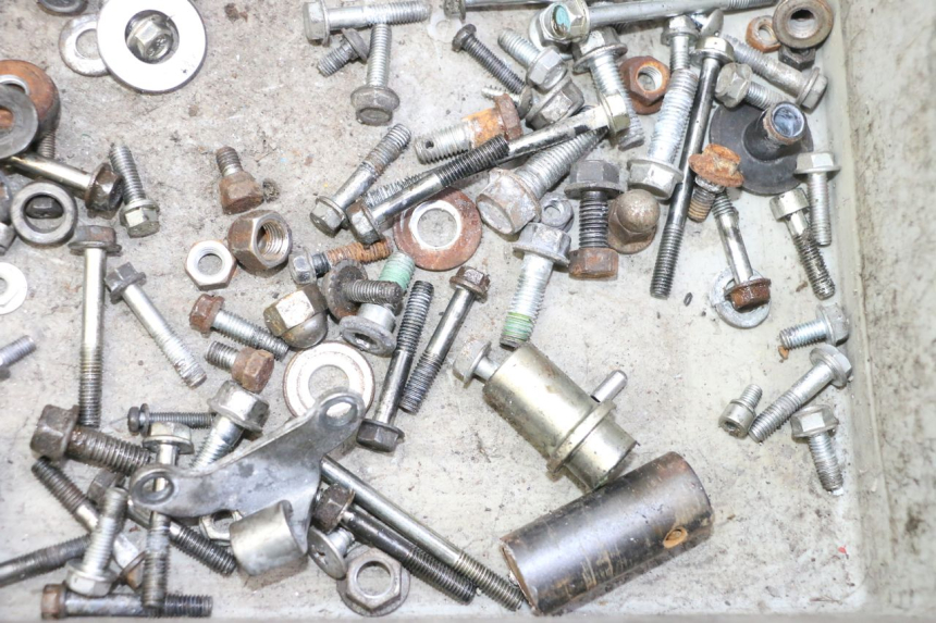 photo de TORNILLOS HONDA CBF 125 (2009 - 2015) - Otra perspectiva