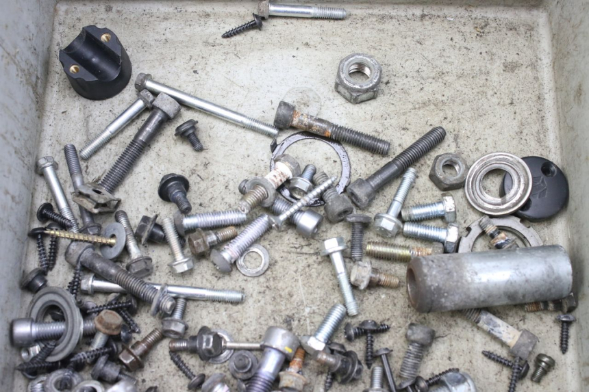 photo de BOLSA DE TORNILLERÍA TORNILLO PEUGEOT CITYSTAR 125 (2011 - 2017) - Otra perspectiva