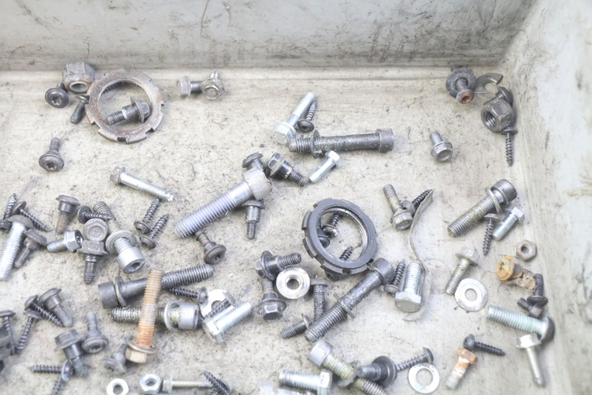 photo de BOLSA DE TORNILLERÍA TORNILLO PEUGEOT CITYSTAR 125 (2011 - 2017) - Otra perspectiva